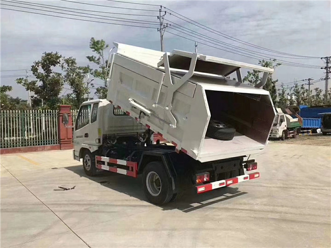 凱馬藍牌壓縮對接帶翼展垃圾車