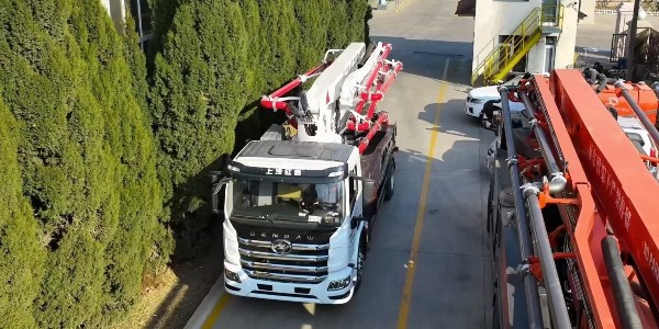 農(nóng)村小型混凝土泵車-科尼樂32米泵車