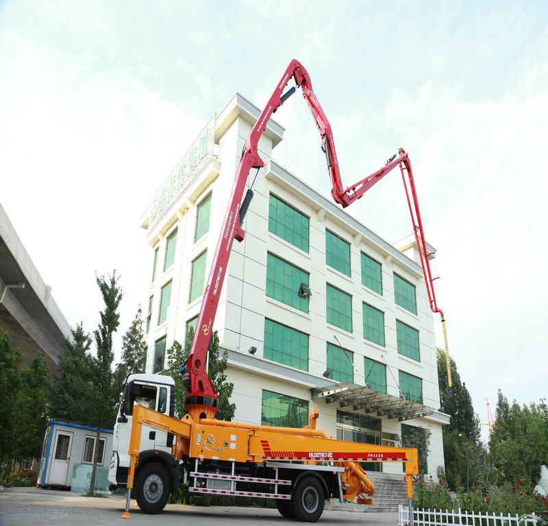 小型混凝土泵車，小泵車，天泵